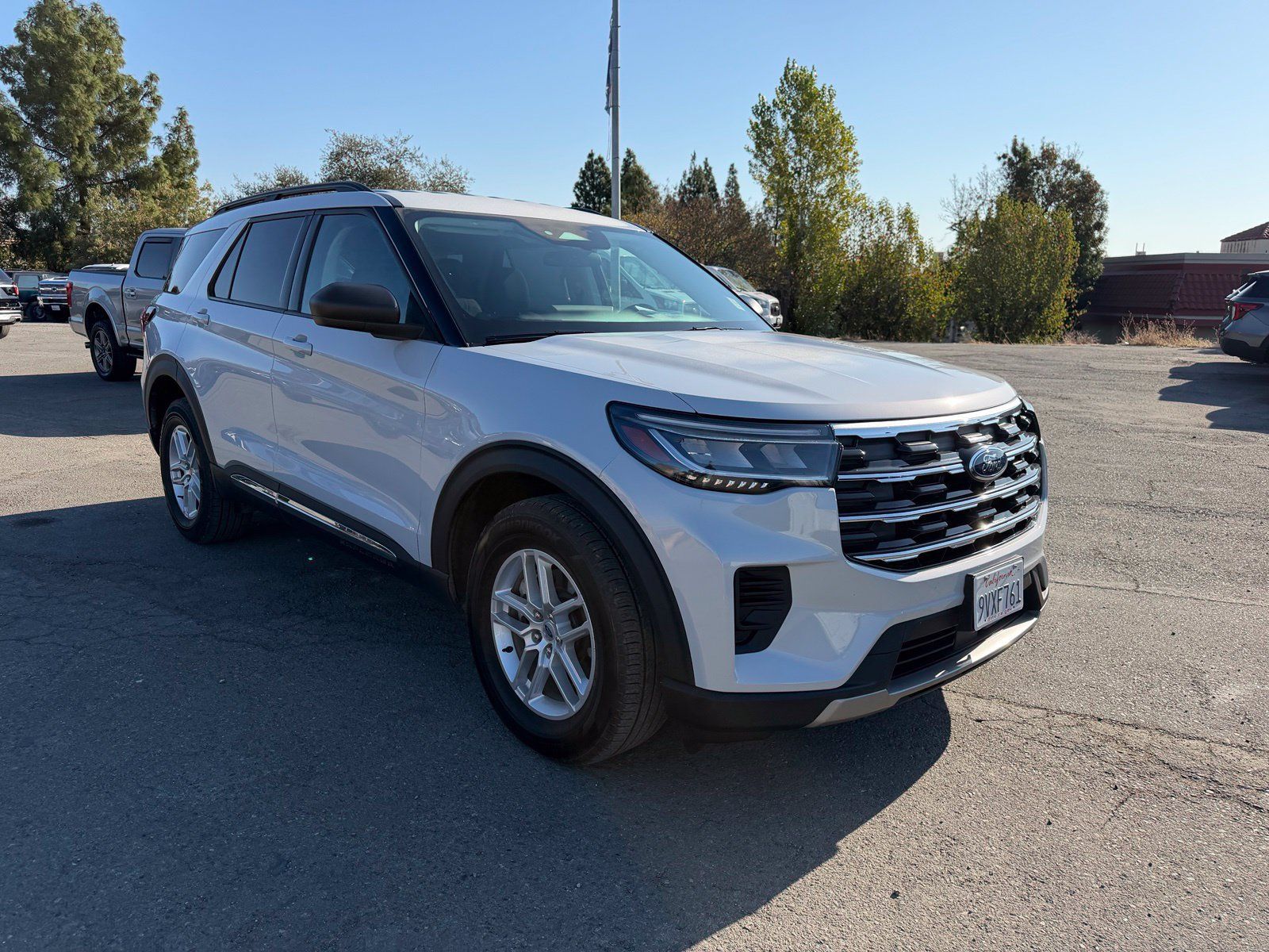 Used 2025 Ford Explorer Active AWD/4WD image 7