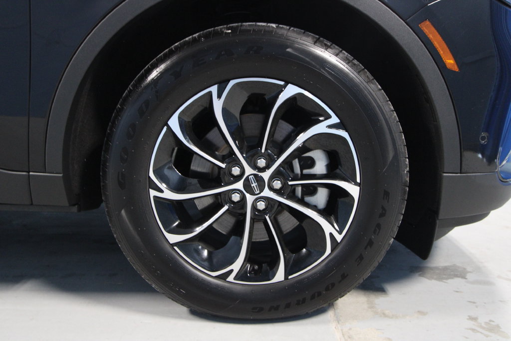 Used 2024 Lincoln Nautilus Premier AWD/4WD image 35