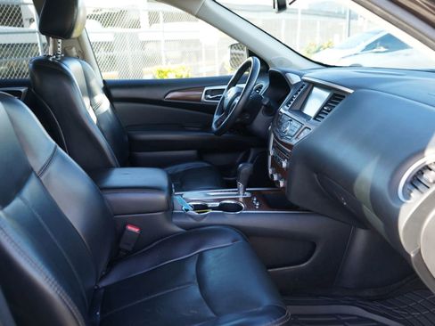 Used 2020 Nissan Pathfinder Platinum image 21