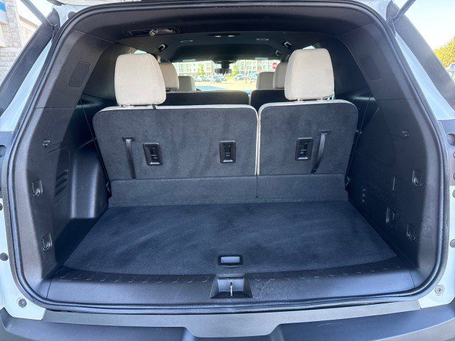 Used 2022 Chevrolet Traverse LS w/ Midnight/Sport Edition FWD image 25