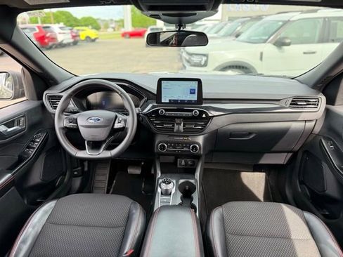 Used 2025 Ford Escape ST-Line AWD/4WD image 2