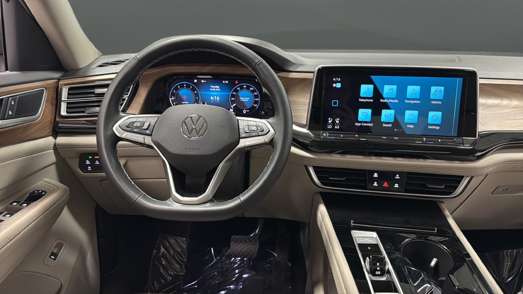 Used 2025 Volkswagen Atlas SE w/ Panoramic Sunroof Package AWD/4WD image 10