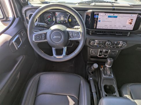 Used 2024 Jeep Wrangler Unlimited Sahara w/ Technology Group image 18