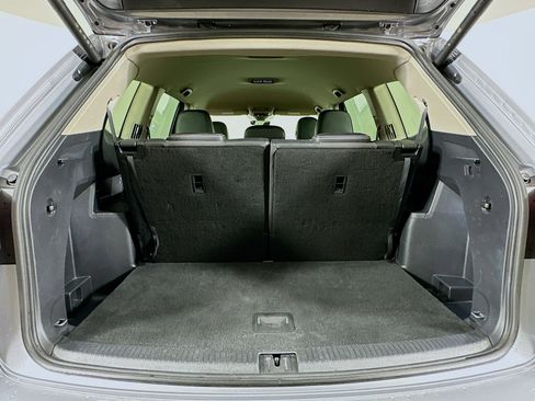 Used 2025 Volkswagen Atlas SE image 29