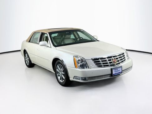 Used 2011 Cadillac DTS Luxury FWD image 3