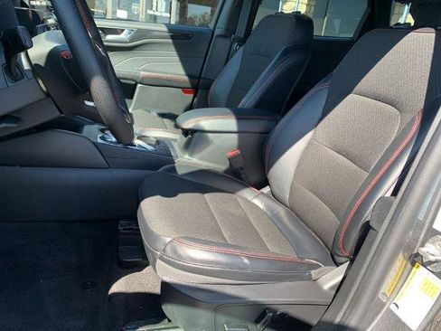Certified 2025 Ford Escape ST-Line AWD/4WD image 15