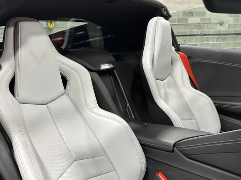 Used 2021 Chevrolet Corvette Stingray Coupe w/ Z51 Performance Package image 33