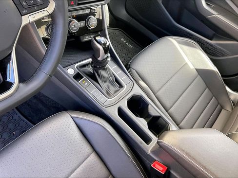 Certified 2024 Volkswagen Jetta SE image 17