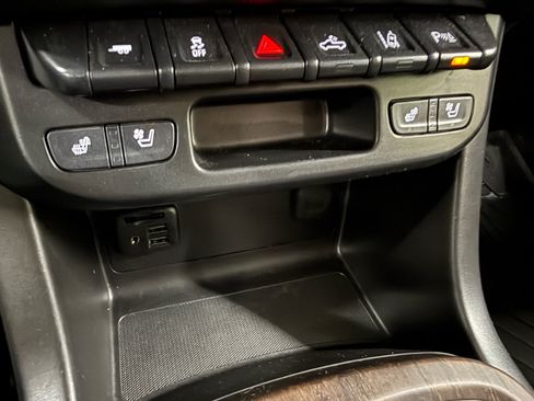 Used 2022 GMC Canyon Denali AWD/4WD image 37