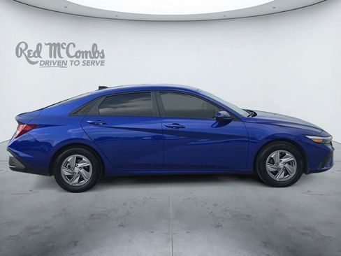 Certified 2025 Hyundai Elantra SE FWD image 6