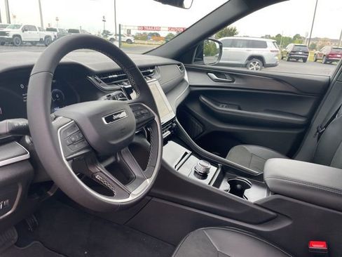 New 2025 Jeep Grand Cherokee Altitude image 6