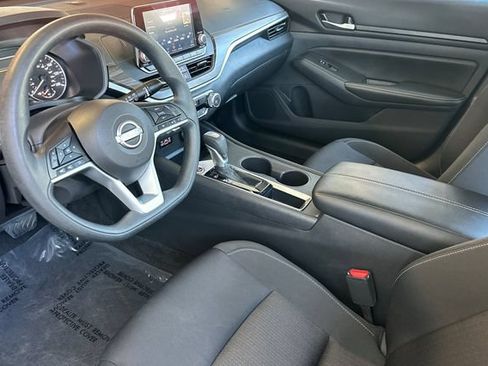 Used 2025 Nissan Altima 2.5 SV FWD image 10