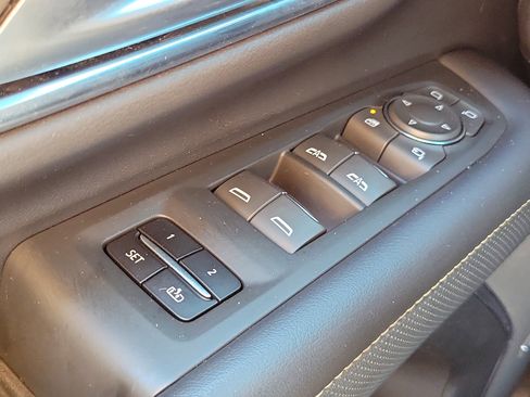 Used 2022 Chevrolet Suburban Premier image 25