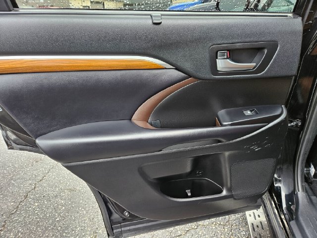 Used 2019 Toyota Highlander Limited Platinum AWD/4WD image 20