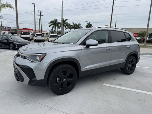 New 2025 Volkswagen Taos SEL image 7