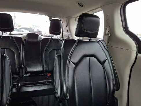 Certified 2024 Chrysler Pacifica Touring-L FWD image 21