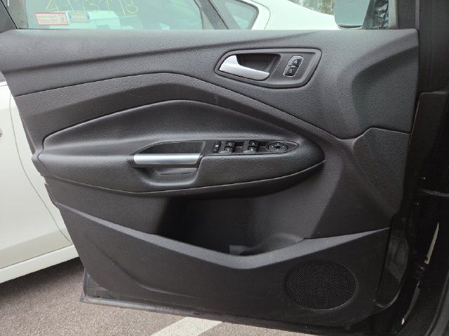 Used 2017 Ford Escape SE FWD image 17