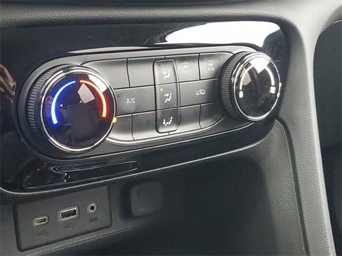 Certified 2023 Buick Encore GX Preferred image 28