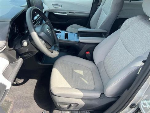 Certified 2025 Toyota Sienna LE FWD image 13