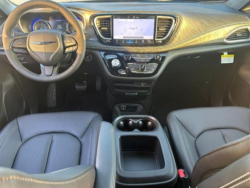 New 2026 Chrysler Pacifica Select w/ S Appearance Package image 8