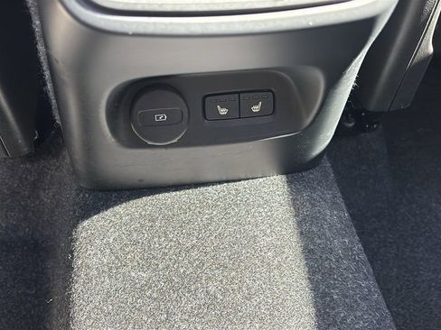 Certified 2026 Volvo XC40 B5 Plus AWD/4WD image 9