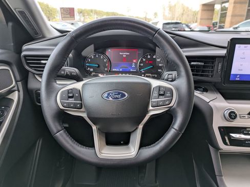 Certified 2023 Ford Explorer XLT image 18