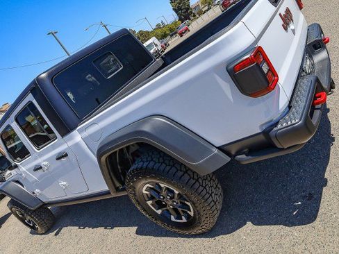 Used 2024 Jeep Gladiator Rubicon w/ Convenience Group image 10