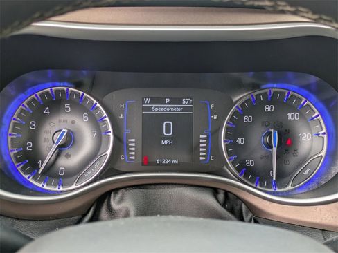 Used 2022 Chrysler Voyager LX image 31