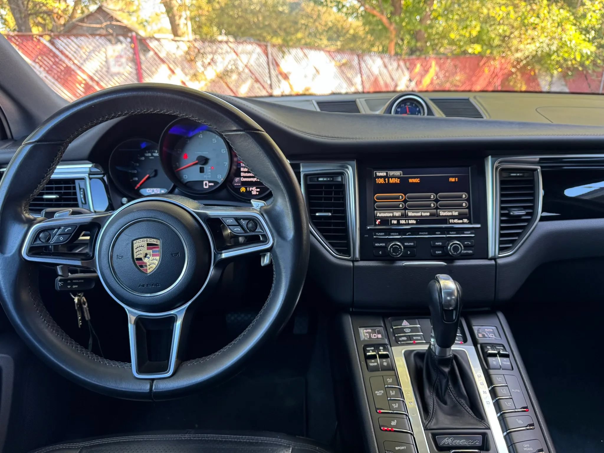 Used 2016 Porsche Macan S w/ Infotainment Package AWD/4WD image 16