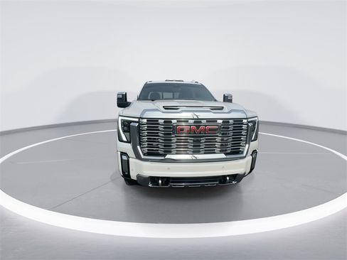 Used 2024 GMC Sierra 3500 Denali w/ Denali Reserve Package image 3