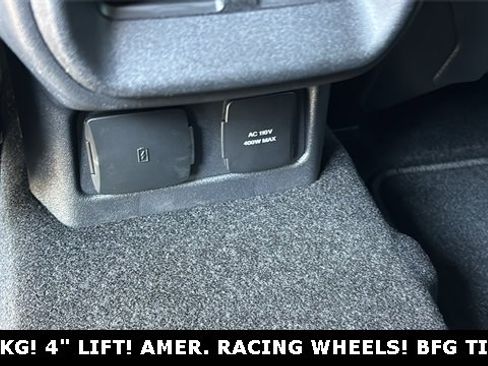 New 2025 Ford Bronco Badlands image 9