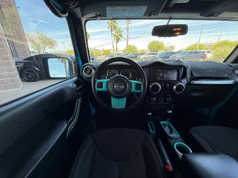 Used 2017 Jeep Wrangler Unlimited Sahara w/ Max Tow Package AWD/4WD image 50