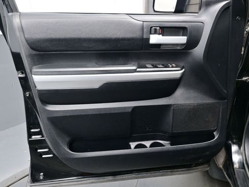 Used 2017 Toyota Tundra SR5 image 9