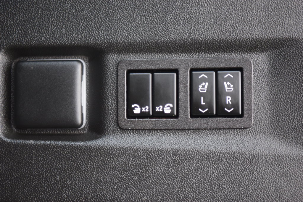 Used 2023 Chevrolet Tahoe Z71 w/ Luxury Package AWD/4WD image 26