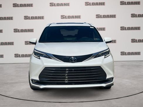 New 2026 Toyota Sienna Platinum image 8