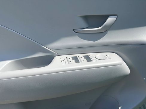 Used 2024 Hyundai Kona SE FWD image 19