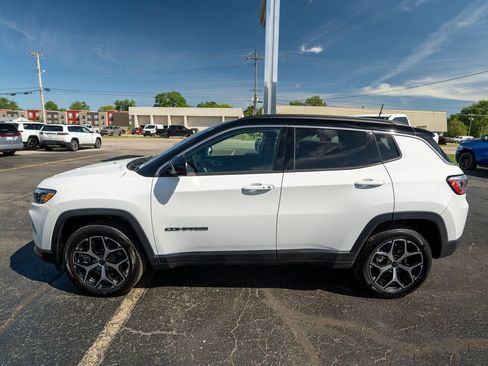Used 2025 Jeep Compass Limited AWD/4WD image 4