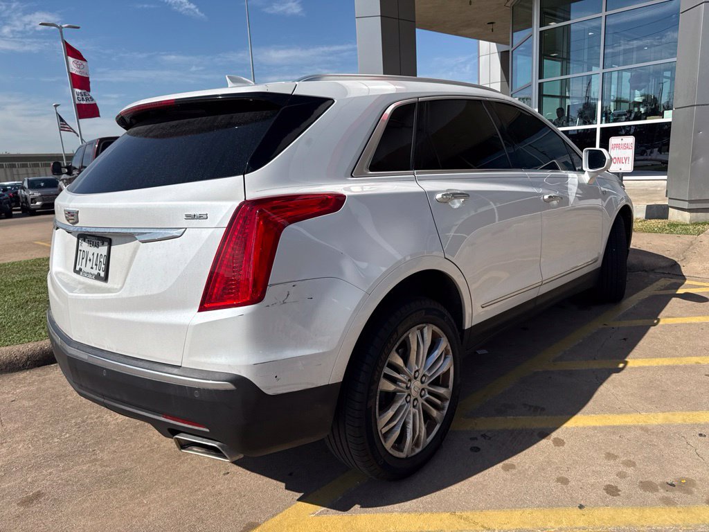 Used 2017 Cadillac XT5 Premium Luxury FWD image 3