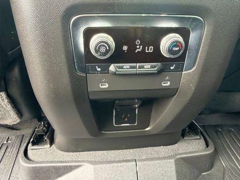Used 2022 GMC Yukon Denali AWD/4WD image 16
