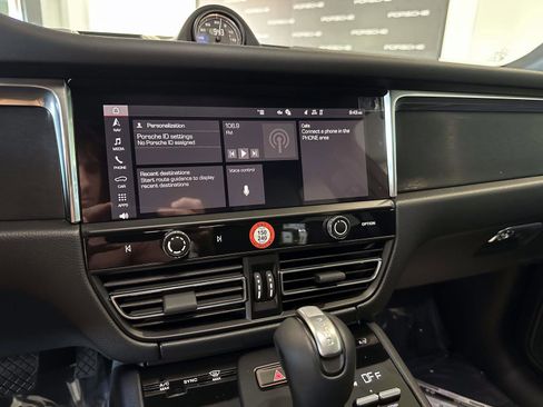 New 2026 Porsche Macan GTS image 19