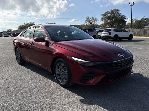 Used 2024 Hyundai Elantra SEL FWD image 7