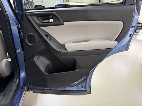 Used 2015 Subaru Forester 2.5i Touring AWD/4WD image 14
