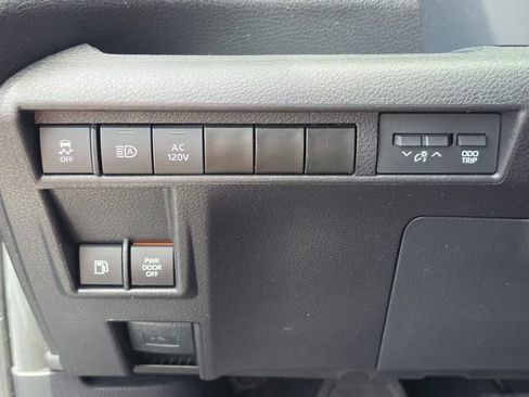 Used 2025 Toyota Sienna Limited FWD image 38