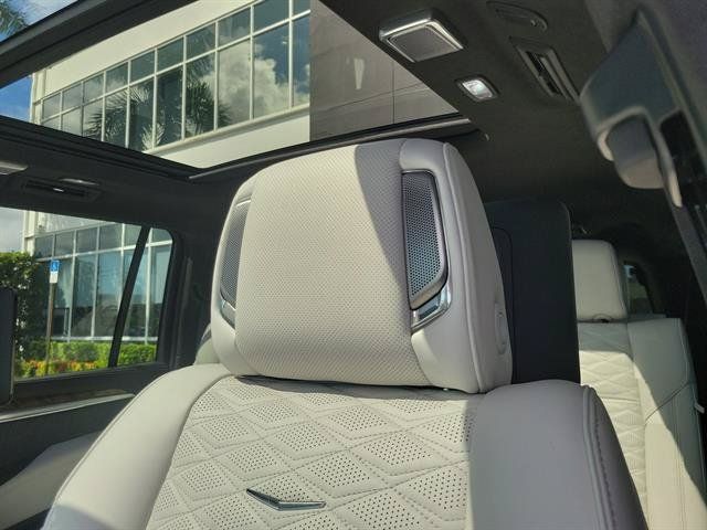 Certified 2026 Cadillac Escalade ESV Platinum Sport w/ LPO, ONYX Package AWD/4WD image 43