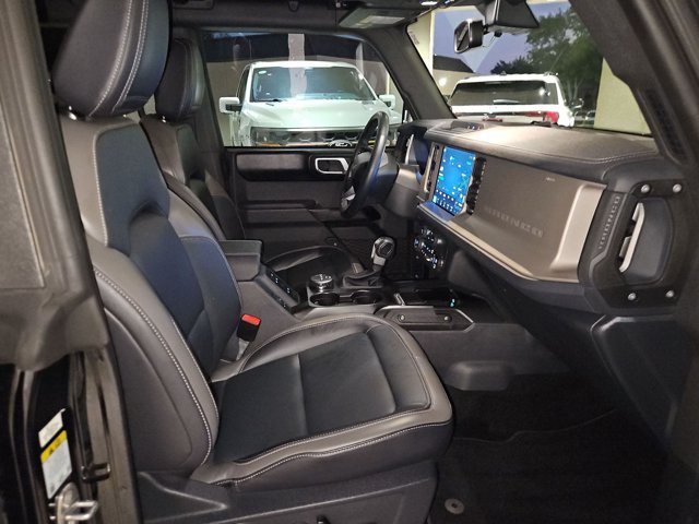 Used 2025 Ford Bronco Outer Banks AWD/4WD image 16