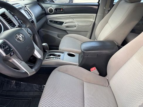 Used 2014 Toyota Tacoma PreRunner w/ SR5 Package image 9