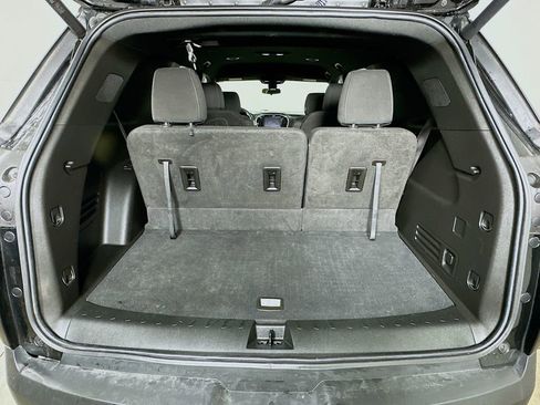 Used 2022 Chevrolet Traverse LT image 33
