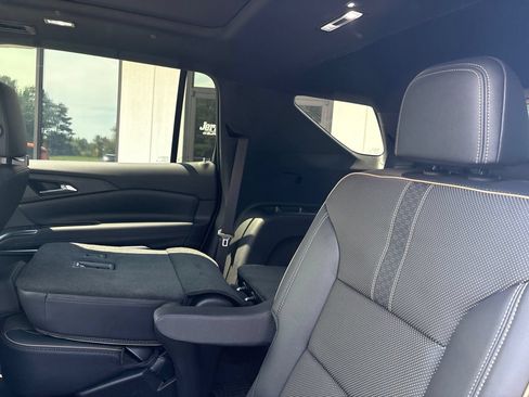 Used 2026 Chevrolet Traverse High Country FWD image 6