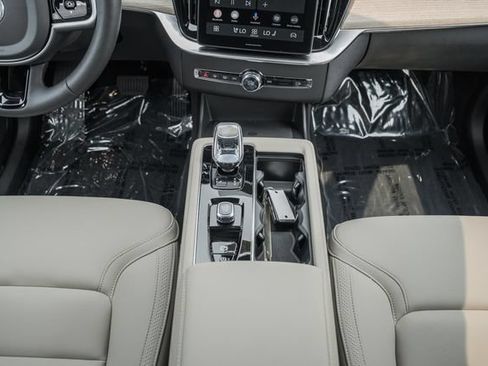 New 2026 Volvo XC90 T8 Plus w/ Protection Package Premier AWD/4WD image 26