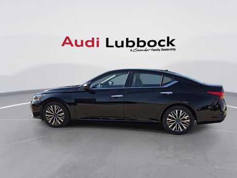 Used 2025 Nissan Altima 2.5 SV FWD image 6